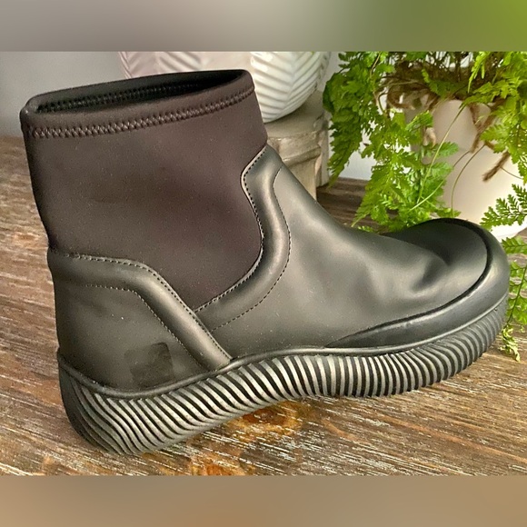 Zara Women’s 10 / EU 41 Black Chunky Lug Rubber Ankle Puddle Boots Shoes NWOT - Picture 7 of 12